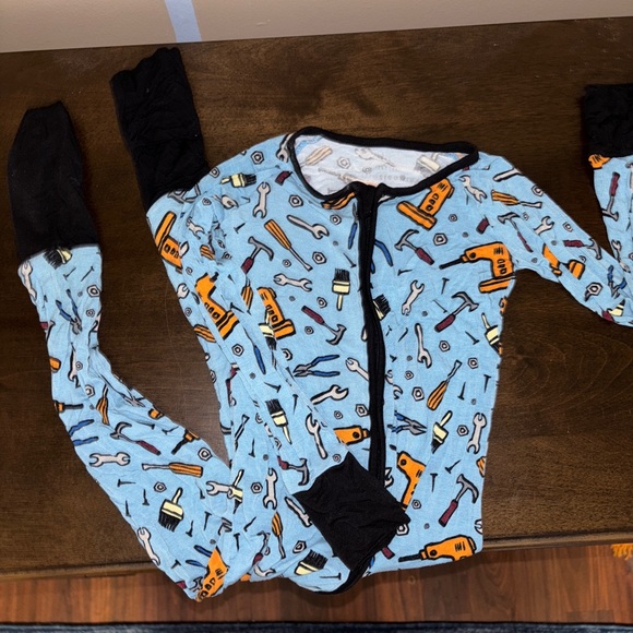 Little sleepies took print. GUC due to wash wear. No pilling or holes